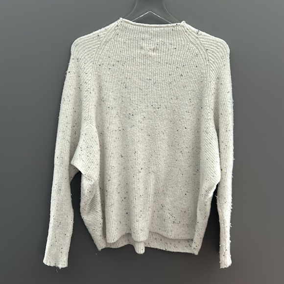 Greige sweater size L - Picture 2 of 3